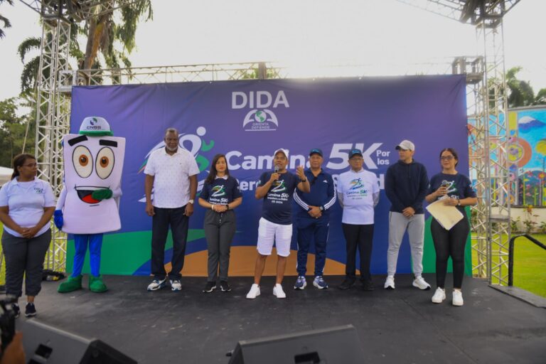 En "caminata 5K por derechos de salud" en 24 aniversario de la DIDA participan Más de 2,000 personas