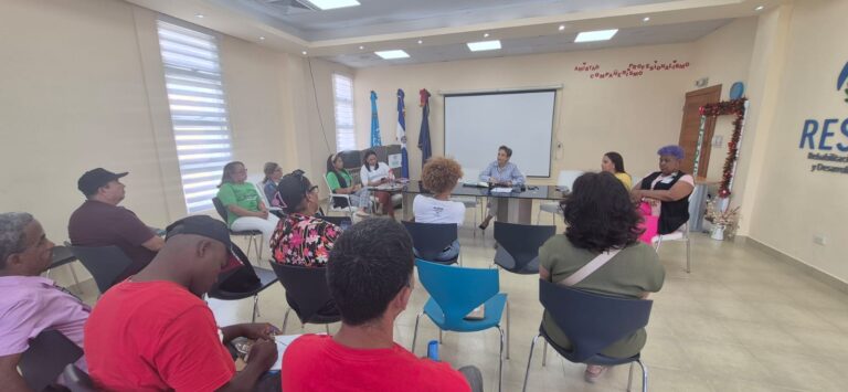 RESIDE fortalece vínculos comunitarios con juntas de vecinos de SDN