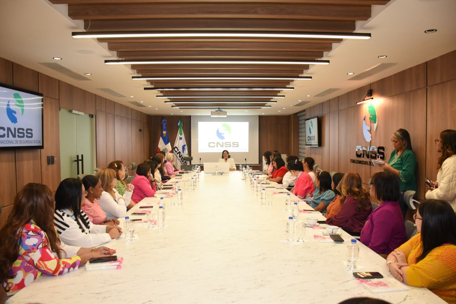 CNSS conmemora Día Internacional de la Mujer reconociendo compromiso de colaboradoras
