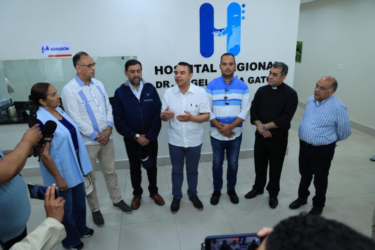 Hospital Regional Dr. Ángel María Gatón en SFM opera con 160 camas de internamiento y 63 de UCI