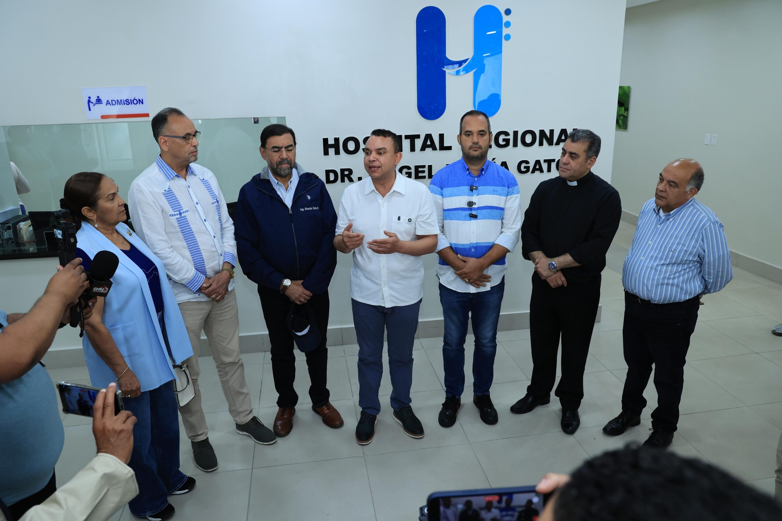 Hospital Regional Dr. Ángel María Gatón en SFM opera con 160 camas de internamiento y 63 de UCI