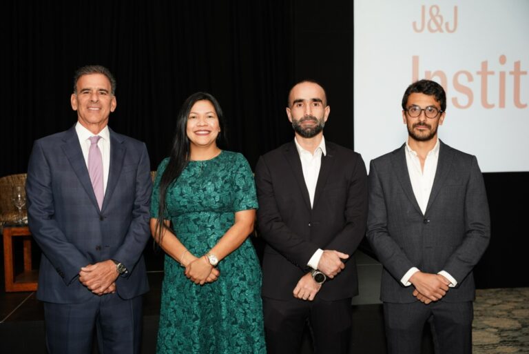 Johnson & Johnson y Farmaconal inauguran centro simulación para cirugía mínimamente invasiva