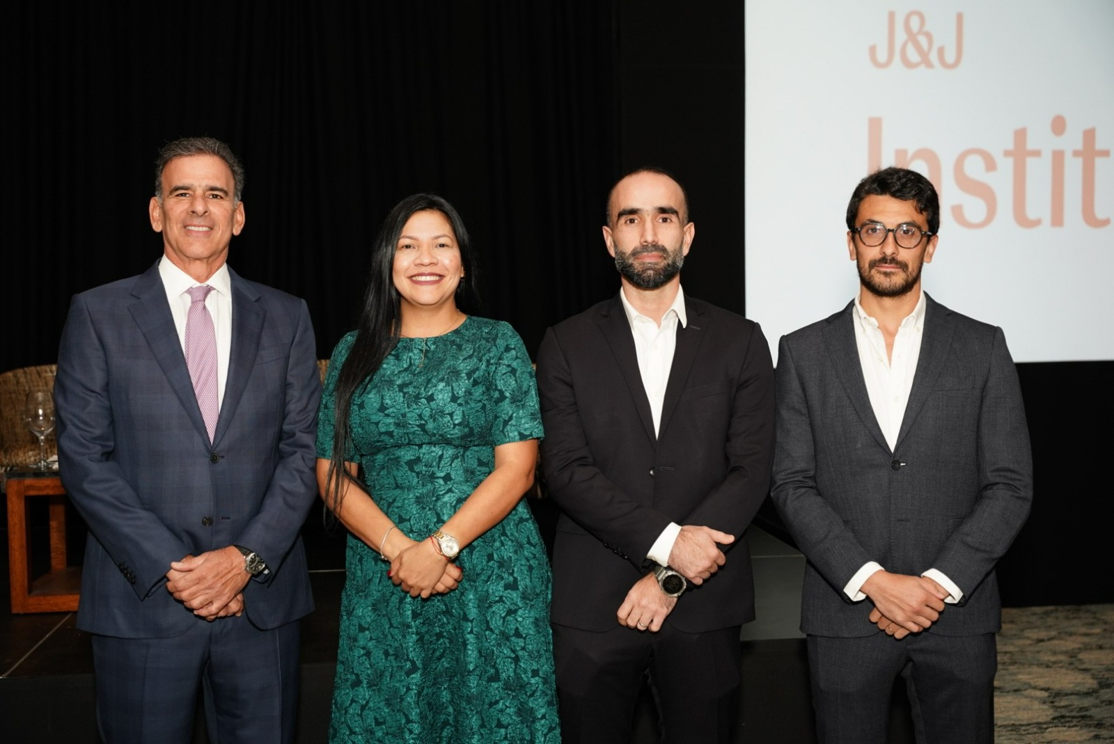 Johnson & Johnson y Farmaconal inauguran centro simulación para cirugía mínimamente invasiva