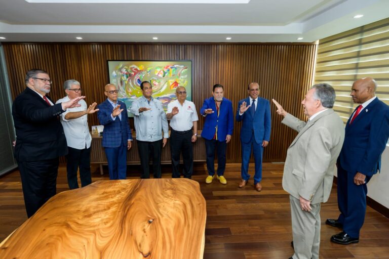Cruz Roja juramenta nuevo patronato en Santiago de los Caballeros