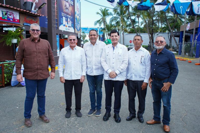 CONALECHE realiza concursos y presenta avances del sector lechero en Feria Agropecuaria Nacional