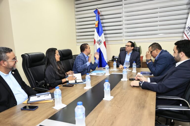 SNS impulsa fortalecimiento institucional tras visita al Ministerio de Administración Pública