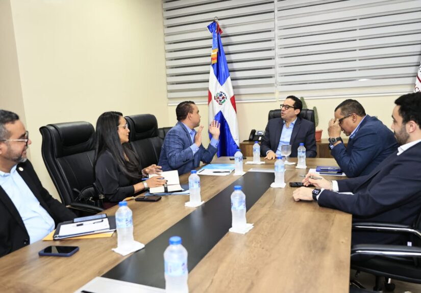 SNS impulsa fortalecimiento institucional tras visita al Ministerio de Administración Pública