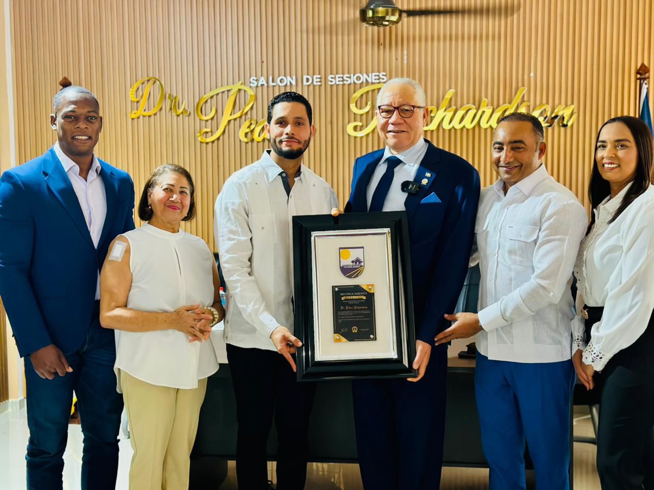 La Otra Banda honra a Pedro Richardson y designa la Sala Capitular con su nombre