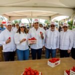 Presidente Abinader visita finca de Productos Linda y destaca la mecanización como clave del presente y futuro de la agricultura dominicana