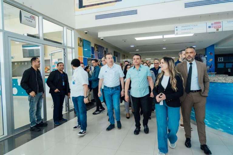 Ministro Ito Bisonó supervisa áreas clave de la Ciudad de la Salud para fortalecer su equipamiento