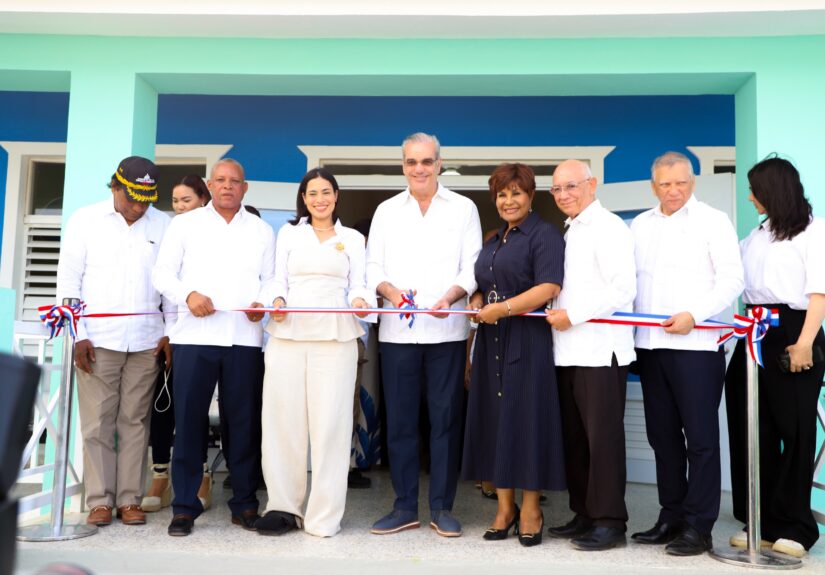 Presidente Abinader inaugura CAIPI junto a directora del INAIPI en Montecristi