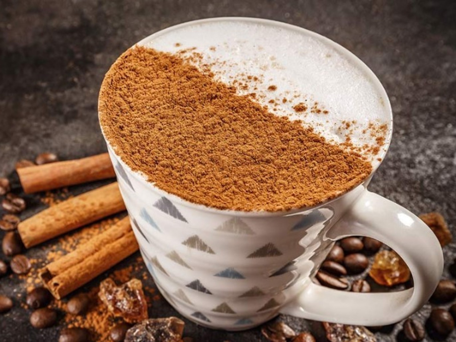 ¿Cuáles son los beneficios de agregar canela al café?