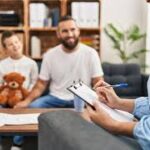 Nuevos padres enfrentan desafíos de salud mental, según un estudio