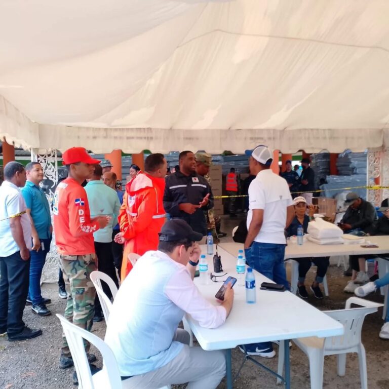 Brigadas de la Cruz Roja dan asistencia a afectados de Monte llanos, Puerto Plata