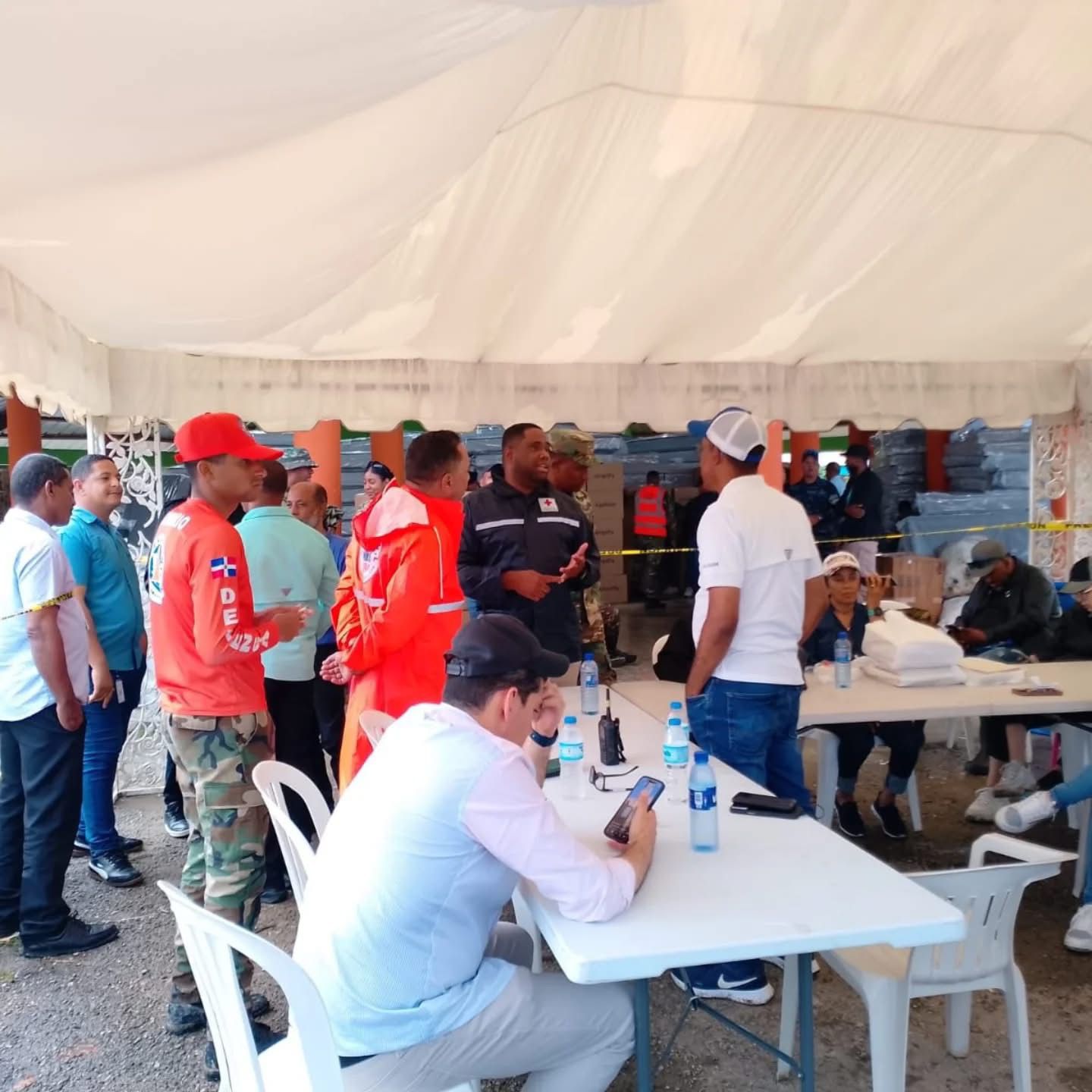 Brigadas de la Cruz Roja dan asistencia a afectados de Monte llanos, Puerto Plata