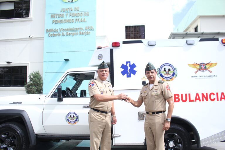Defensa entrega ambulancia a Junta de Retiro y Fondo de Pensiones de las Fuerzas Armadas