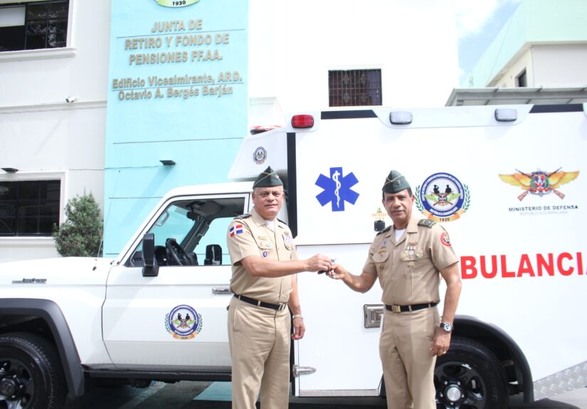Defensa entrega ambulancia a Junta de Retiro y Fondo de Pensiones de las Fuerzas Armadas