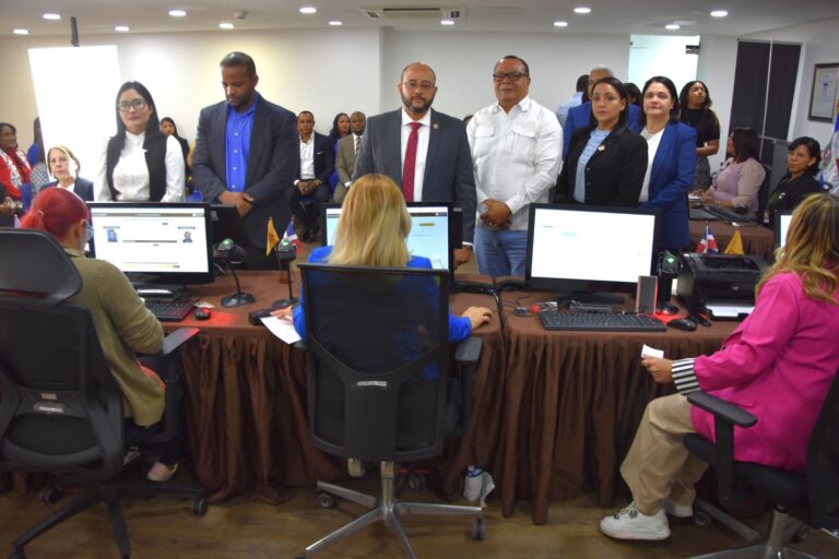 Colaboradores de la DGJP participan en operativo de captura de datos biométricos por JCE