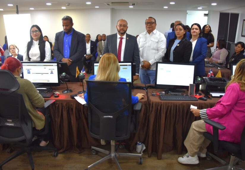 Colaboradores de la DGJP participan en operativo de captura de datos biométricos por JCE