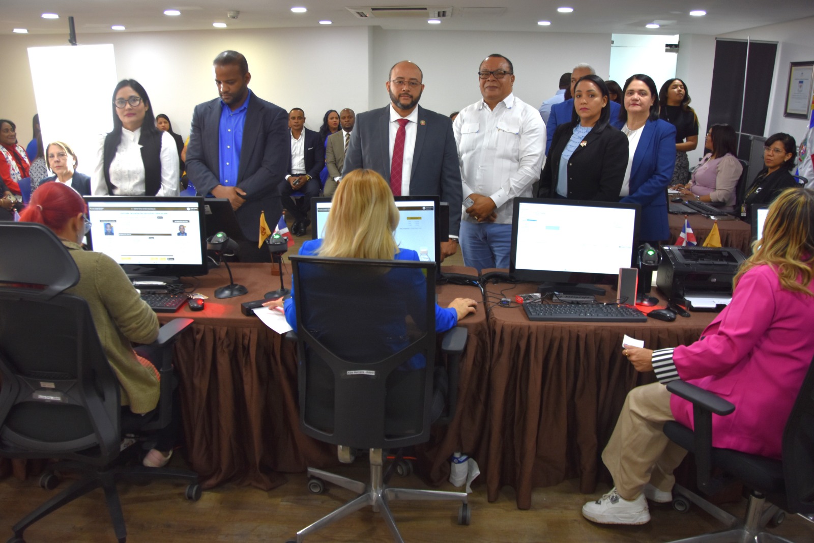 Colaboradores de la DGJP participan en operativo de captura de datos biométricos por JCE