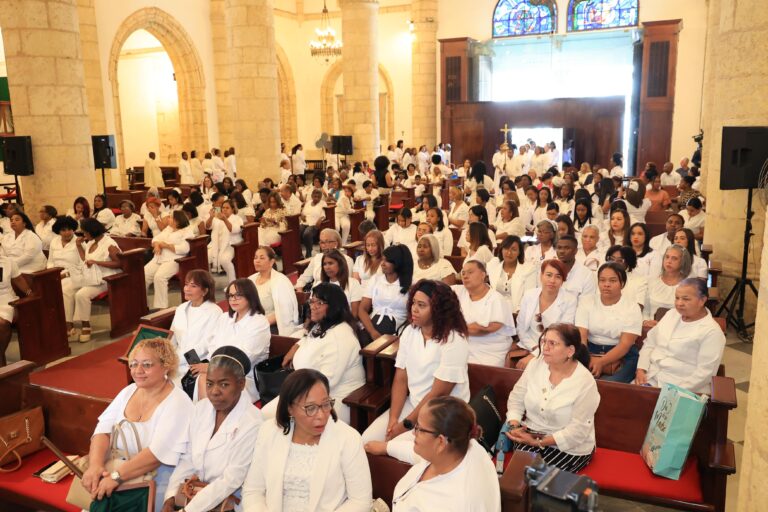 SNS felicita a las enfermeras en su día y agradece al personal que compone la Red Pública de Servicios de Salud