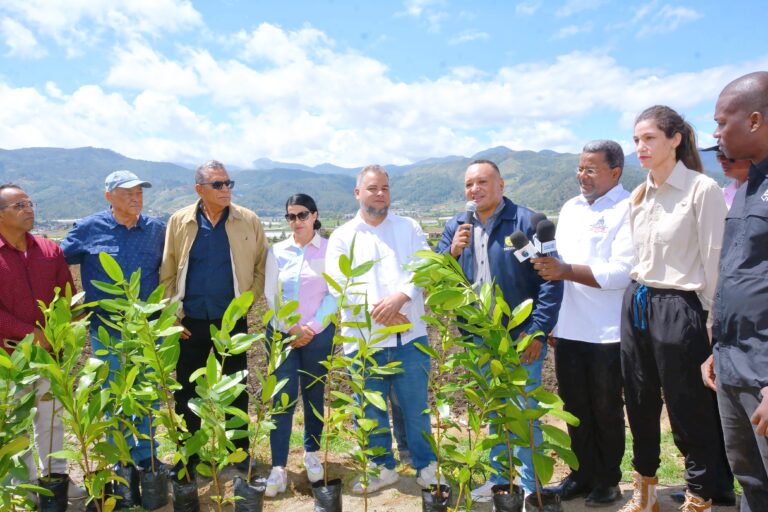 Hecmilio Galván "Es tiempo de aprovechar la agricultura de Constanza para el Agroturismo"