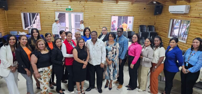 SNS y SRSO actualizan periodistas y personal de redes con taller “Gestión de Comunicación en Crisis”