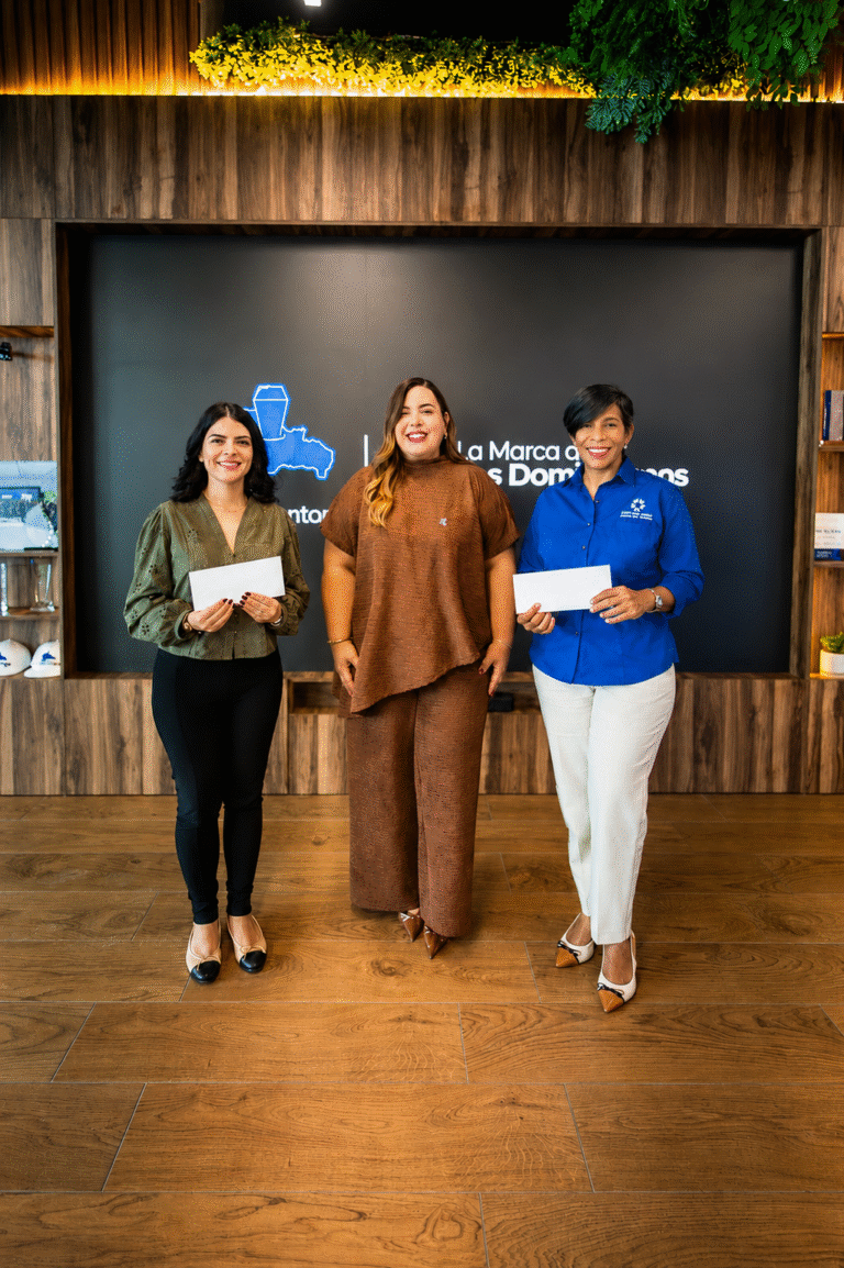 2- Lorena Abreu, Morelia Otazo y Odile Villavizar (1)ApartamentosRD impulsa terapias para niños con autismo en República Dominicana