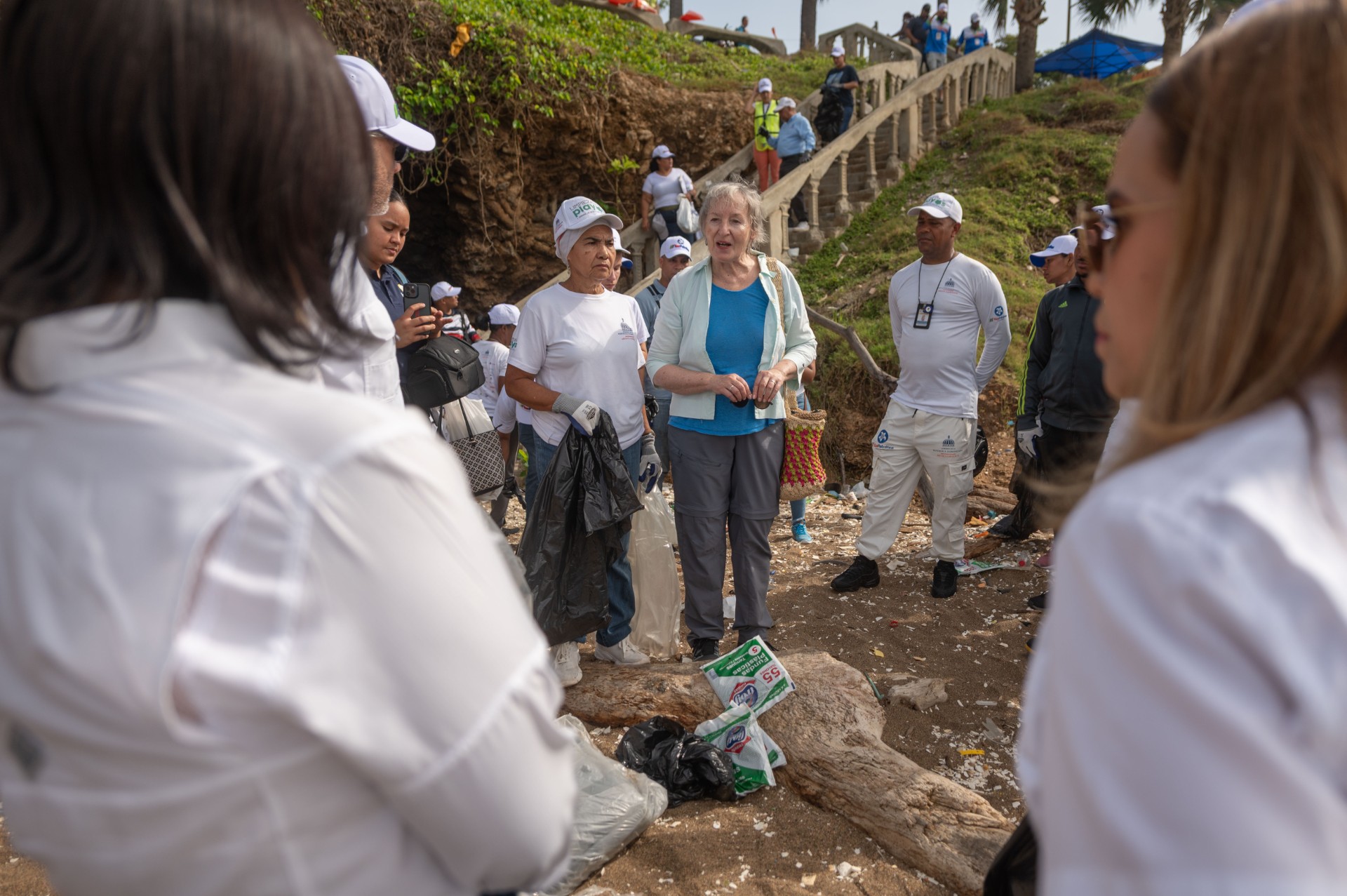Medio Ambiente resalta avances en protección de océanos y ecosistemas marinos