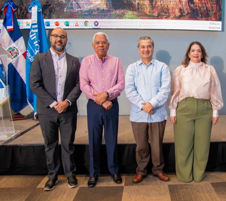 Felipe Díaz, Francisco Cáceres, Carlos Carrera y Alexandra Santelises