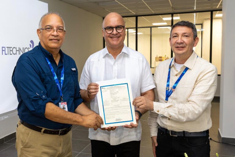 IDAC entrega certificado al Centro de Mantenimiento de Aeronaves de Punta Cana