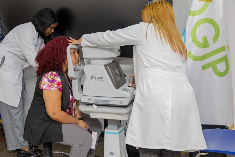DGJP desarrolla exitoso operativo oftalmológico en favor de sus colaboradores