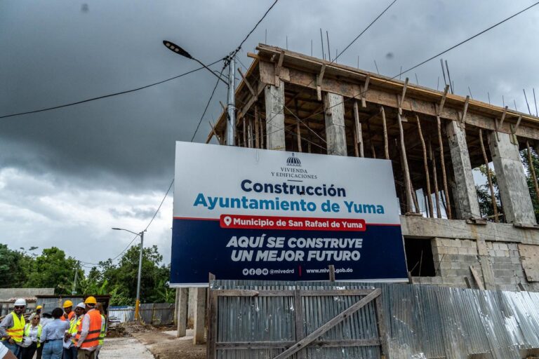 Obras de la región Este avanzan conforme al cronograma establecido, según MIVHED