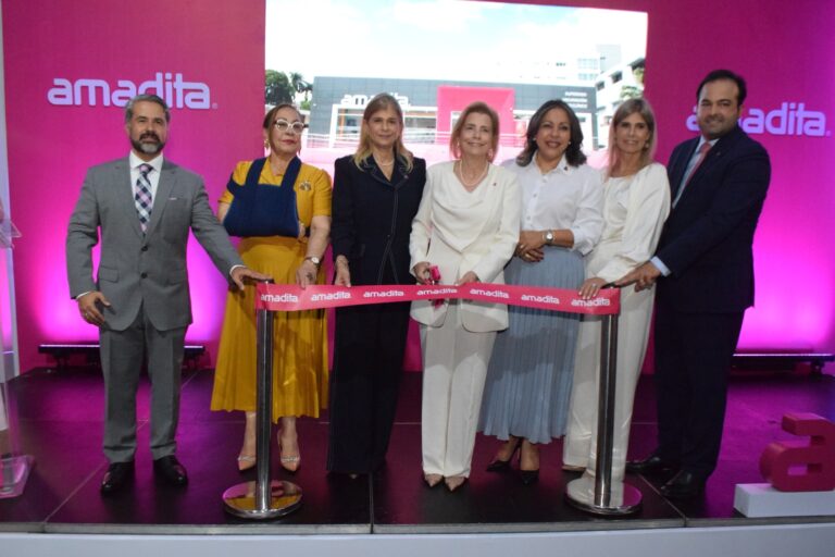 Amadita inaugura moderno centro que fortalece la salud del Norte