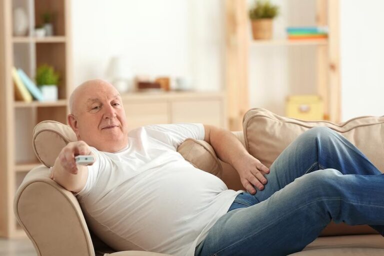 Hacer pequeñas pausas de estar sentado puede reducir el riesgo de cáncer