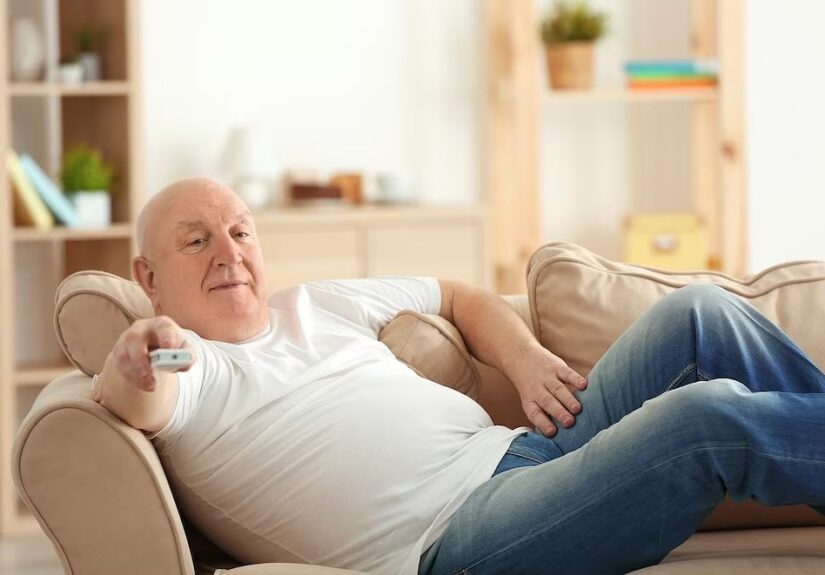 Hacer pequeñas pausas de estar sentado puede reducir el riesgo de cáncer