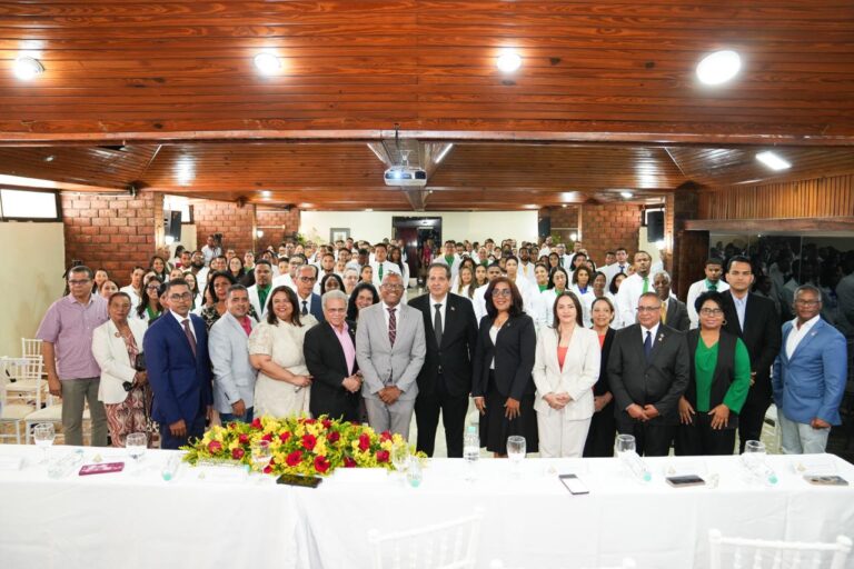 Salud Pública y CMD impulsan nueva generación de médicos especialistas