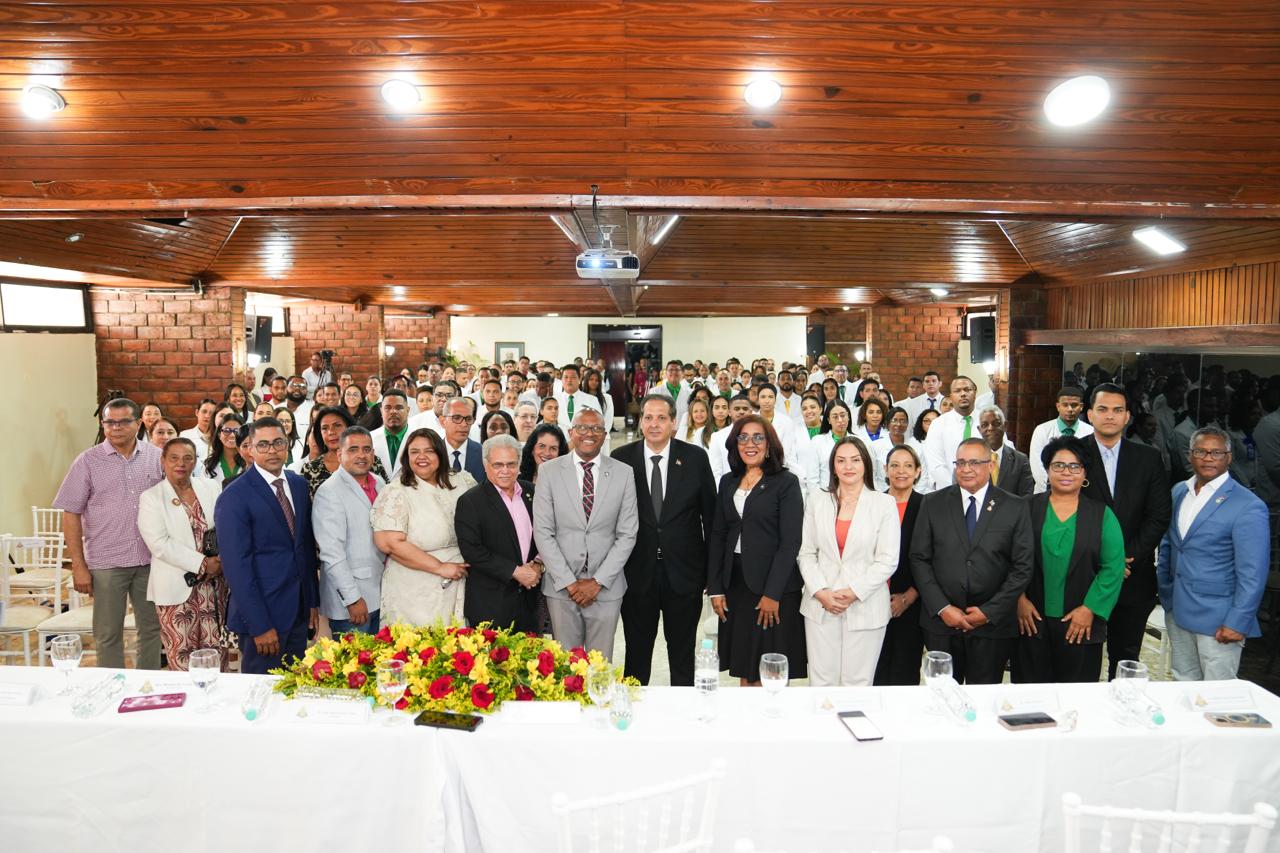 Salud Pública y CMD impulsan nueva generación de médicos especialistas