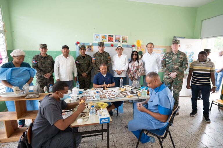 Más de mil personas reciben atención médica durante jornada del MIDE en Monte Plata