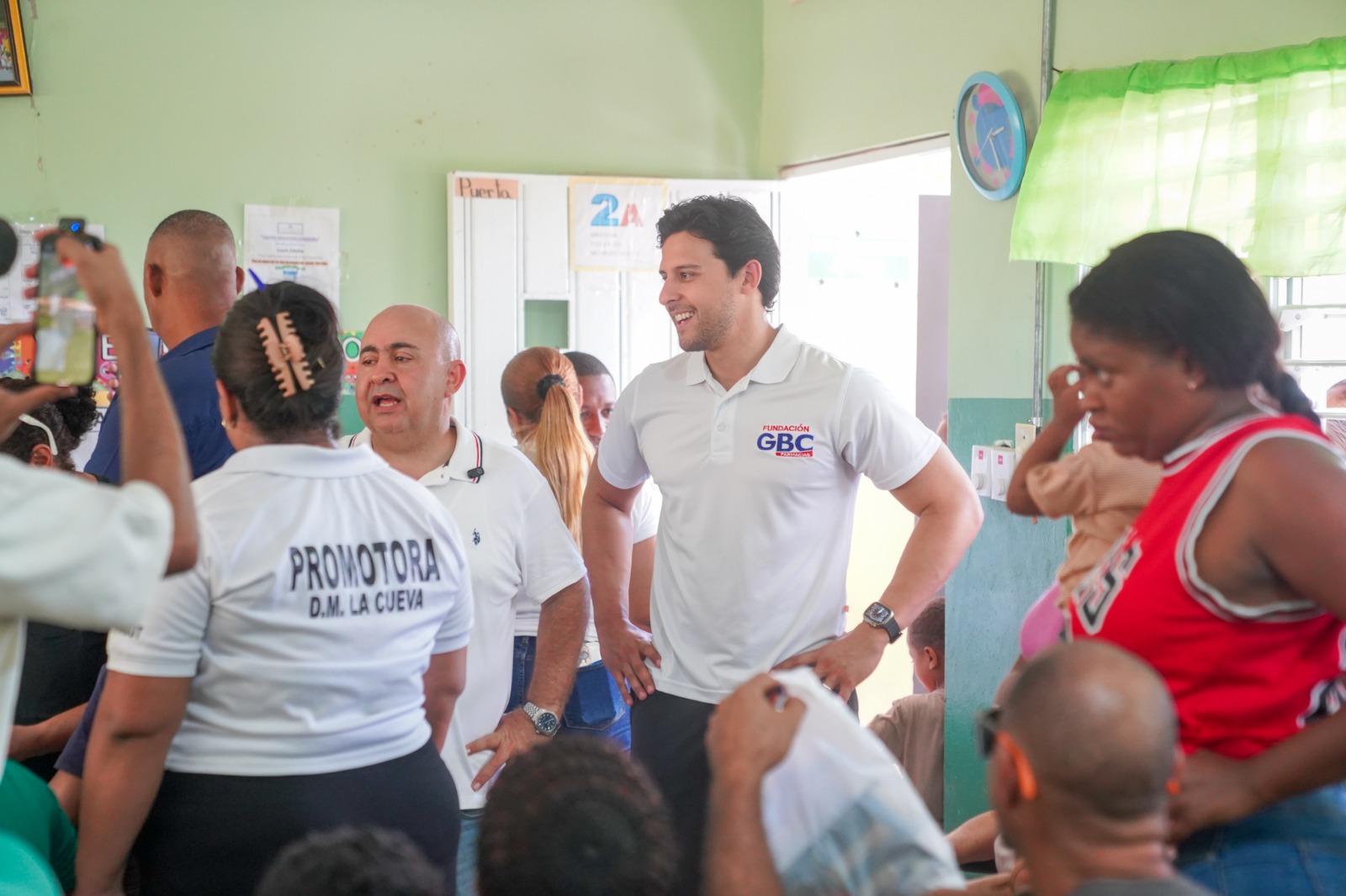 Raymond Rodríguez y Fundación GBC llevan esperanza a Las Cuevas de Cevicos y transforman la vida de más de 400 familias