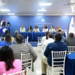 Ministro de Salud, Víctor Atallah promueve diálogo y mejores condiciones para médicos residentes