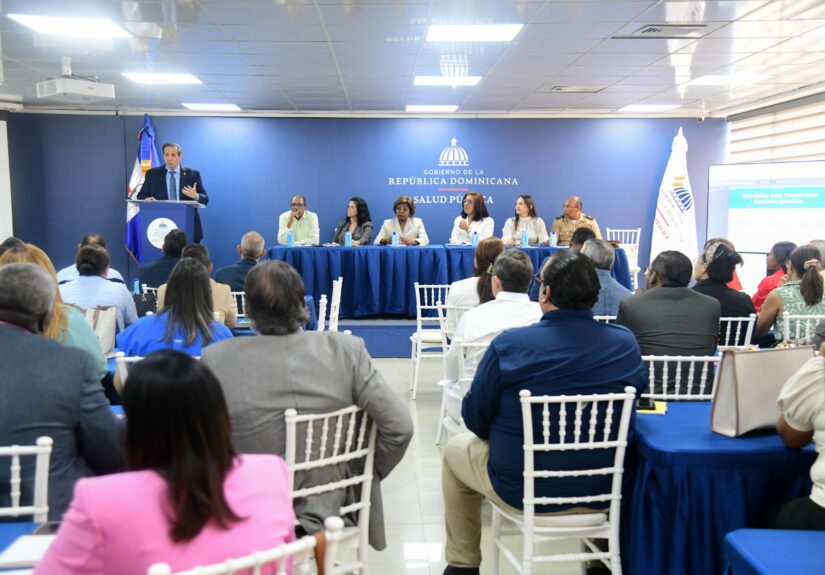 Ministro de Salud, Víctor Atallah promueve diálogo y mejores condiciones para médicos residentes