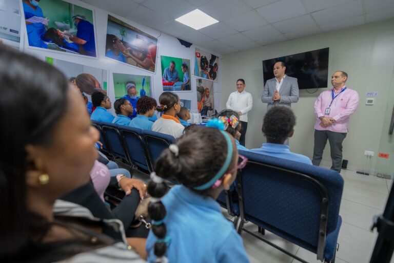 INABIE mejora la calidad de vida de 13 estudiantes con cirugías oftalmológicas especializadas