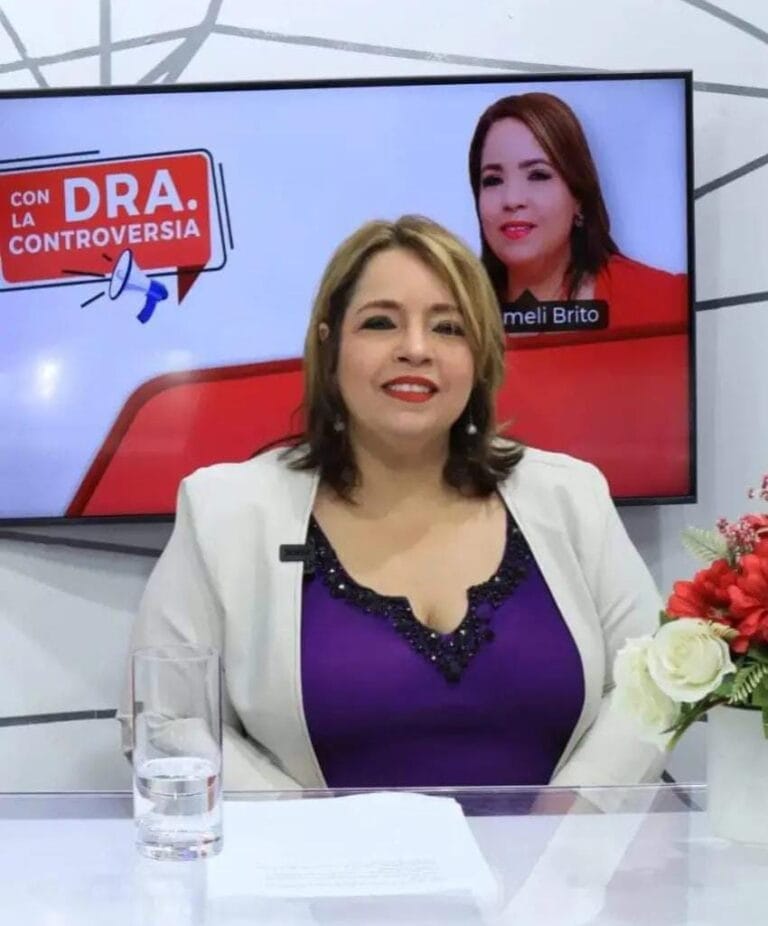 La Dra. Controversia celebra siete años de conexión, orientación emocional y compromiso social