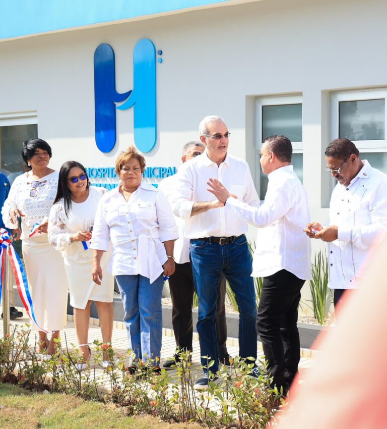 Presidente Abinader entrega Hospital Municipal Hacienda Estrella y salda deuda histórica de más de 20 años con la comunidad