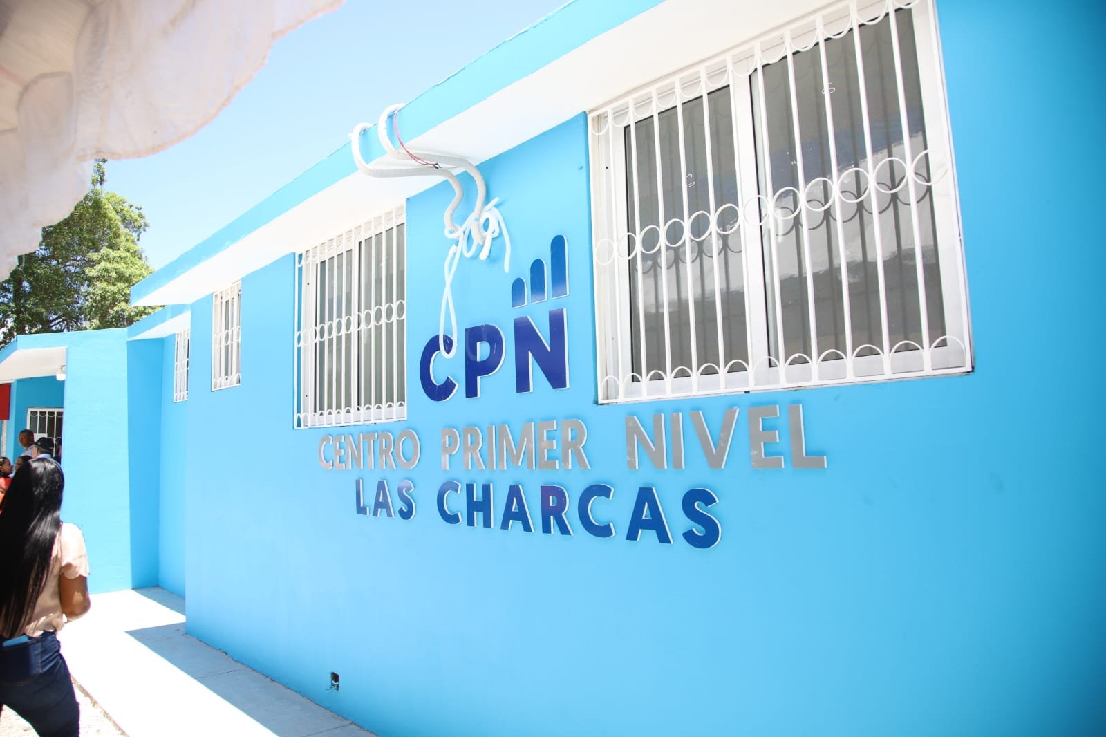 SRS El Valle entrega remozado Centro de Primer Nivel Las Charcas en Azua