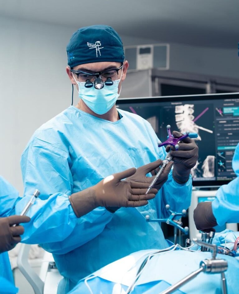 Dr. PIero Perrone Mora encabezó el equipo médico