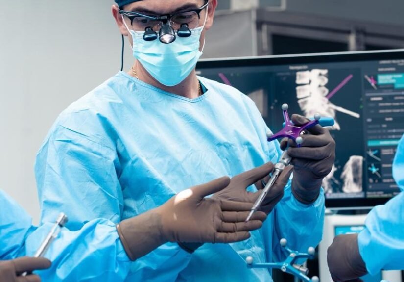 Dr. PIero Perrone Mora encabezó el equipo médico
