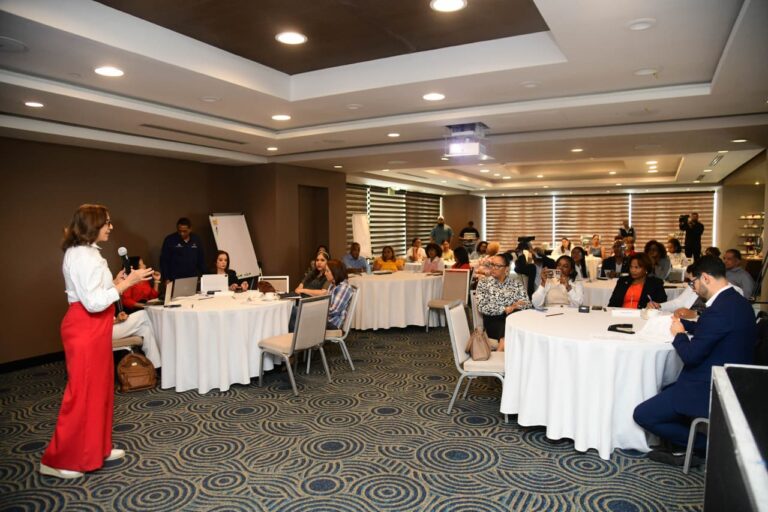 (VIDEO) Periodistas participan en taller "Avances de la inmunización en RD", realizado por el MSP