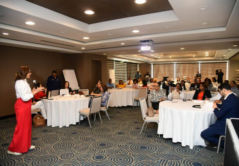 (VIDEO) Periodistas participan en taller "Avances de la inmunización en RD", realizado por el MSP